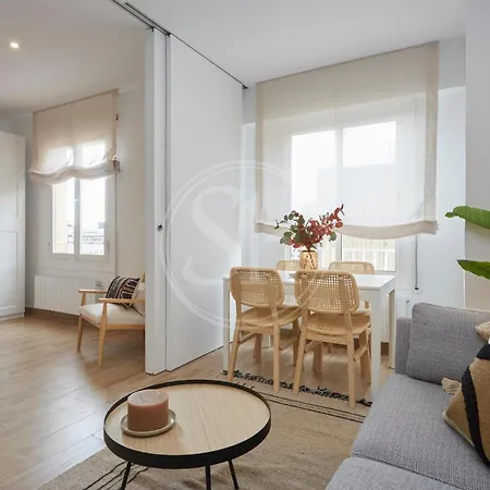 Hermoso Junto A La Sagrada Familia Apartamento