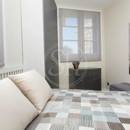 Hermoso Junto A La Sagrada Familia Apartamento