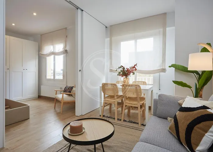 Hermoso Junto A La Sagrada Familia Apartamento