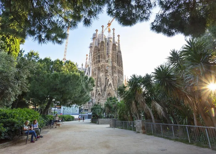 Hermoso Junto A La Sagrada Familia * Barcelona