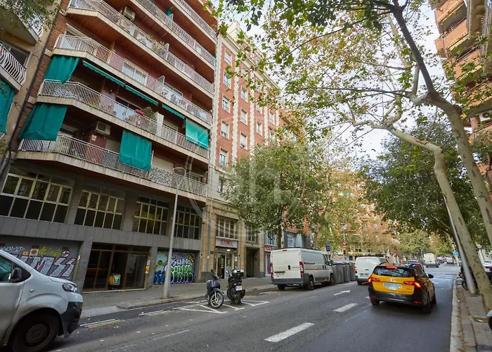 Hermoso Junto A La Sagrada Familia Barcelona