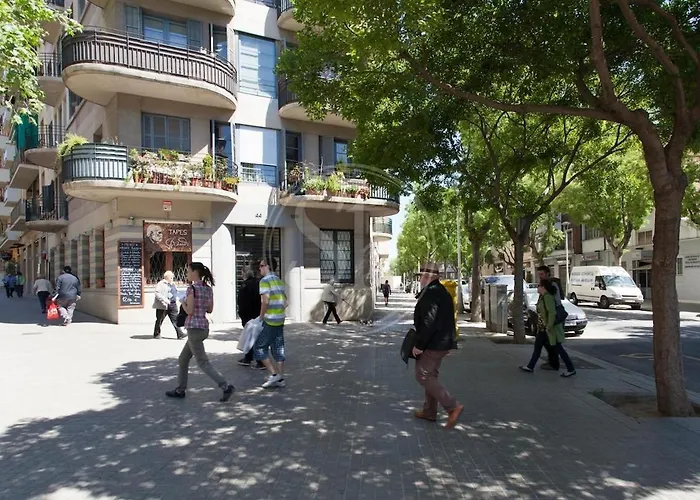 Hermoso Junto A La Sagrada Familia * Barcelona