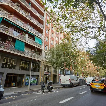 Hermoso Junto A La Sagrada Familia ברצלונה